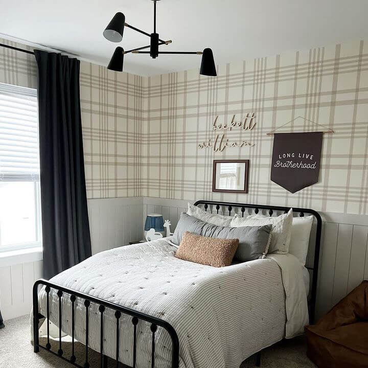 big boy bedroom design with name sign above bed