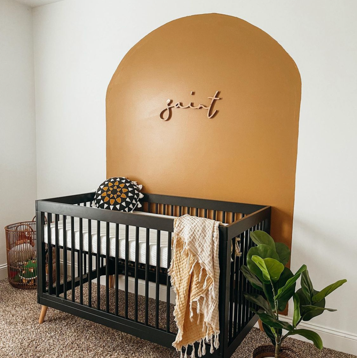 boy wooden name sign in arch decor