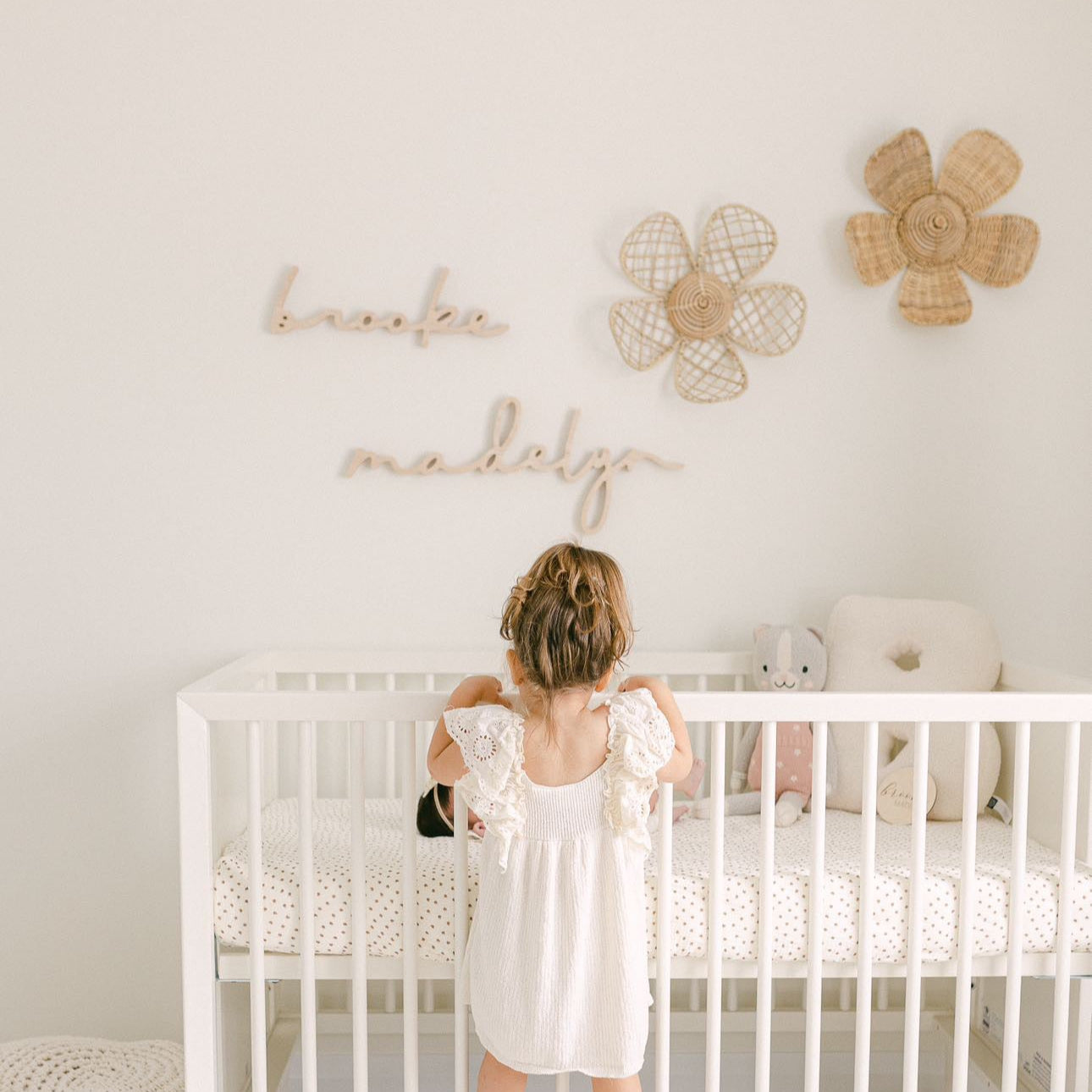 girl nursery with neutral look to name sign